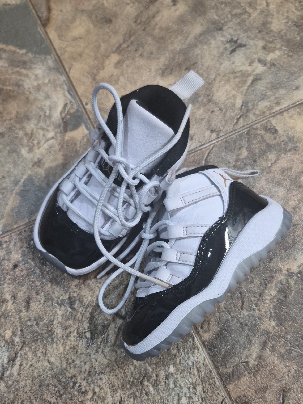 Boys JORDAN SNEAKERS 5C